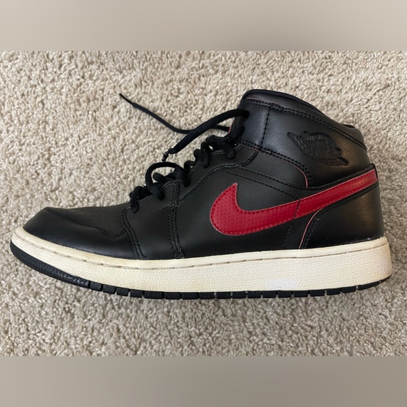 Nike Air Jordan 1 retro mid red & black size 6.5 youth 7 women  sneakers casual - Picture 2 of 15